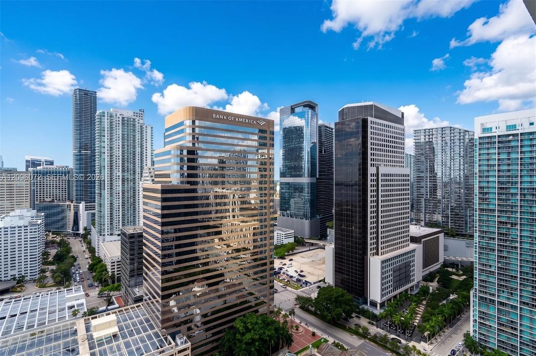 For Sale: $649,000 (1 beds, 1 baths, 984 Square Feet)