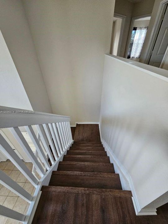 For Rent: $3,200 (4 beds, 2 baths, 1994 Square Feet)