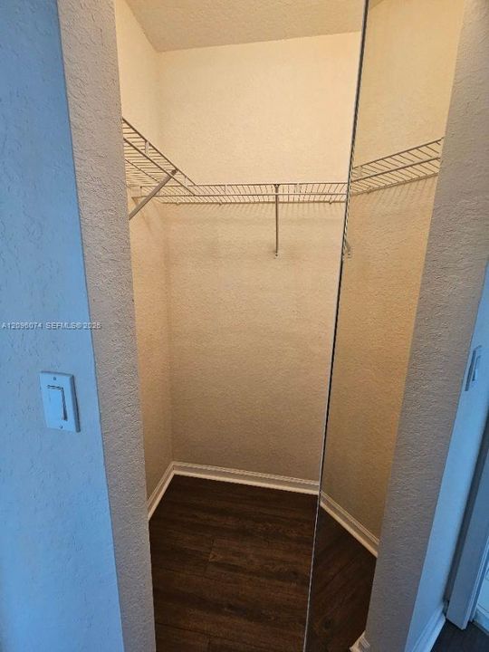 For Rent: $3,200 (4 beds, 2 baths, 1994 Square Feet)