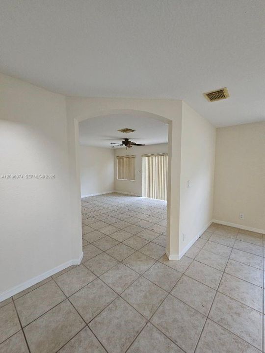 For Rent: $3,200 (4 beds, 2 baths, 1994 Square Feet)