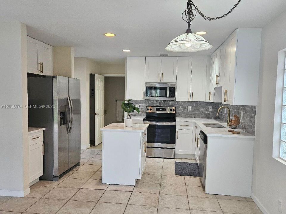 For Rent: $3,200 (4 beds, 2 baths, 1994 Square Feet)