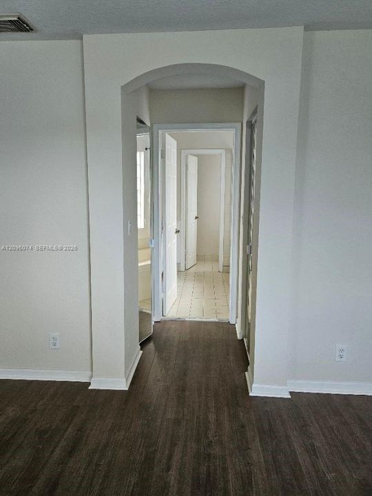 For Rent: $3,200 (4 beds, 2 baths, 1994 Square Feet)
