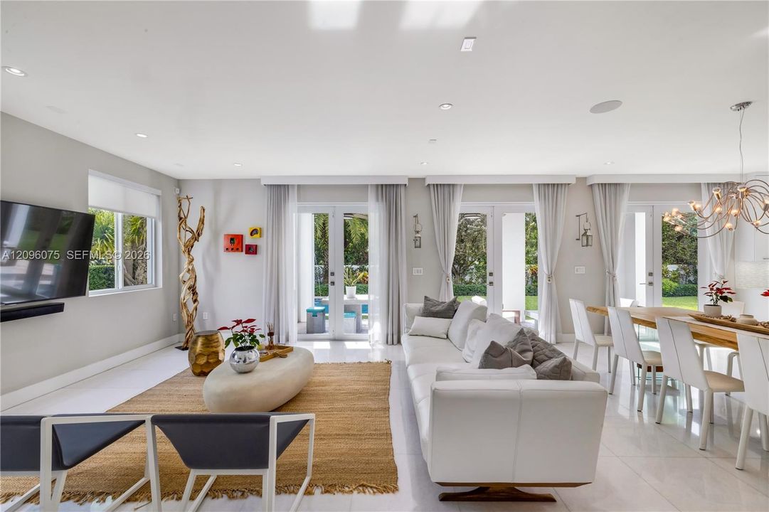 En Venta: $3,198,000 (5 camas, 4 baños, 3726 Pies cuadrados)