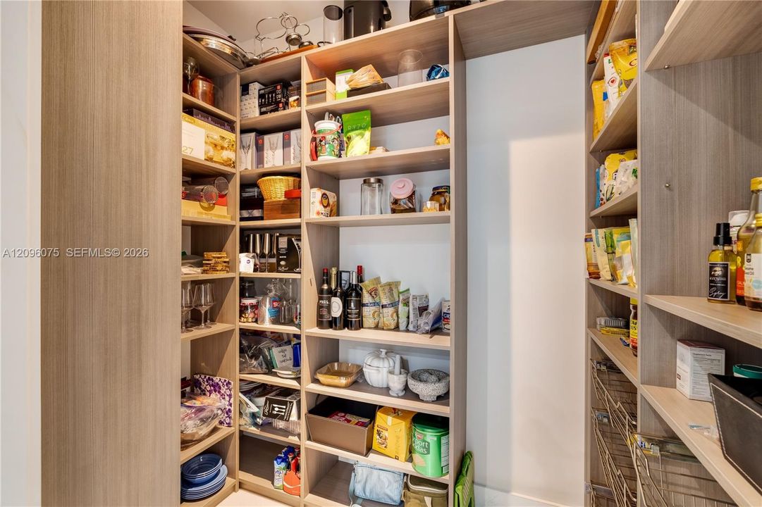 En Venta: $3,198,000 (5 camas, 4 baños, 3726 Pies cuadrados)