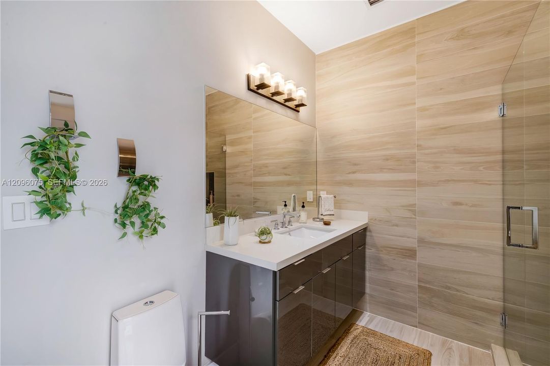 En Venta: $3,198,000 (5 camas, 4 baños, 3726 Pies cuadrados)