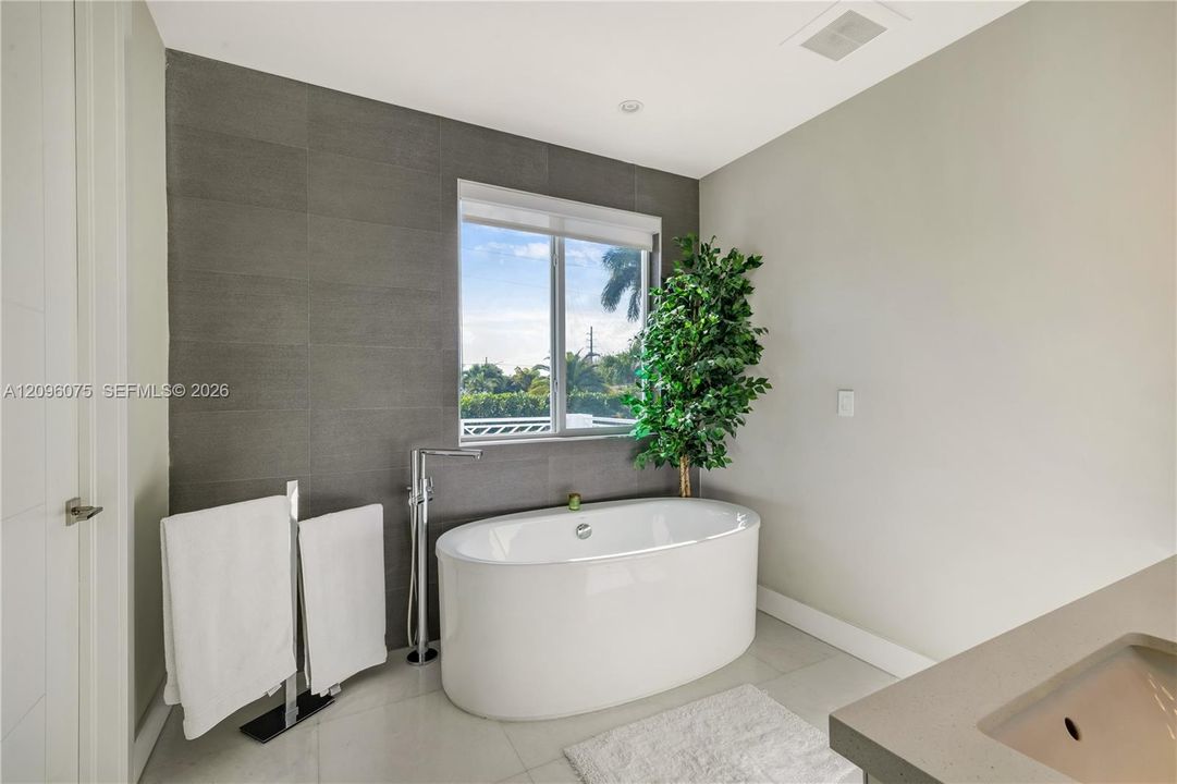 En Venta: $3,198,000 (5 camas, 4 baños, 3726 Pies cuadrados)