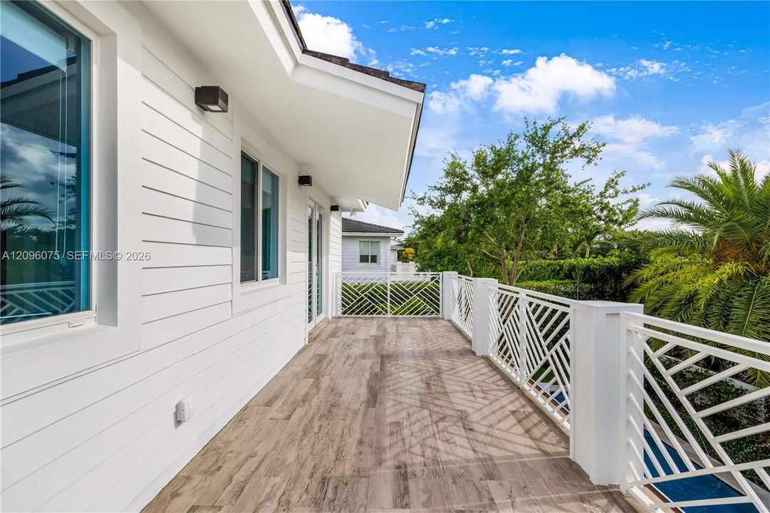 En Venta: $3,198,000 (5 camas, 4 baños, 3726 Pies cuadrados)