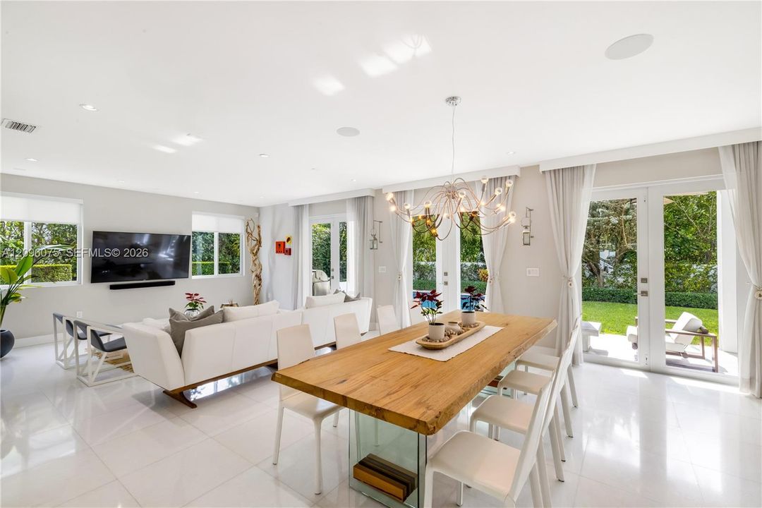 En Venta: $3,198,000 (5 camas, 4 baños, 3726 Pies cuadrados)