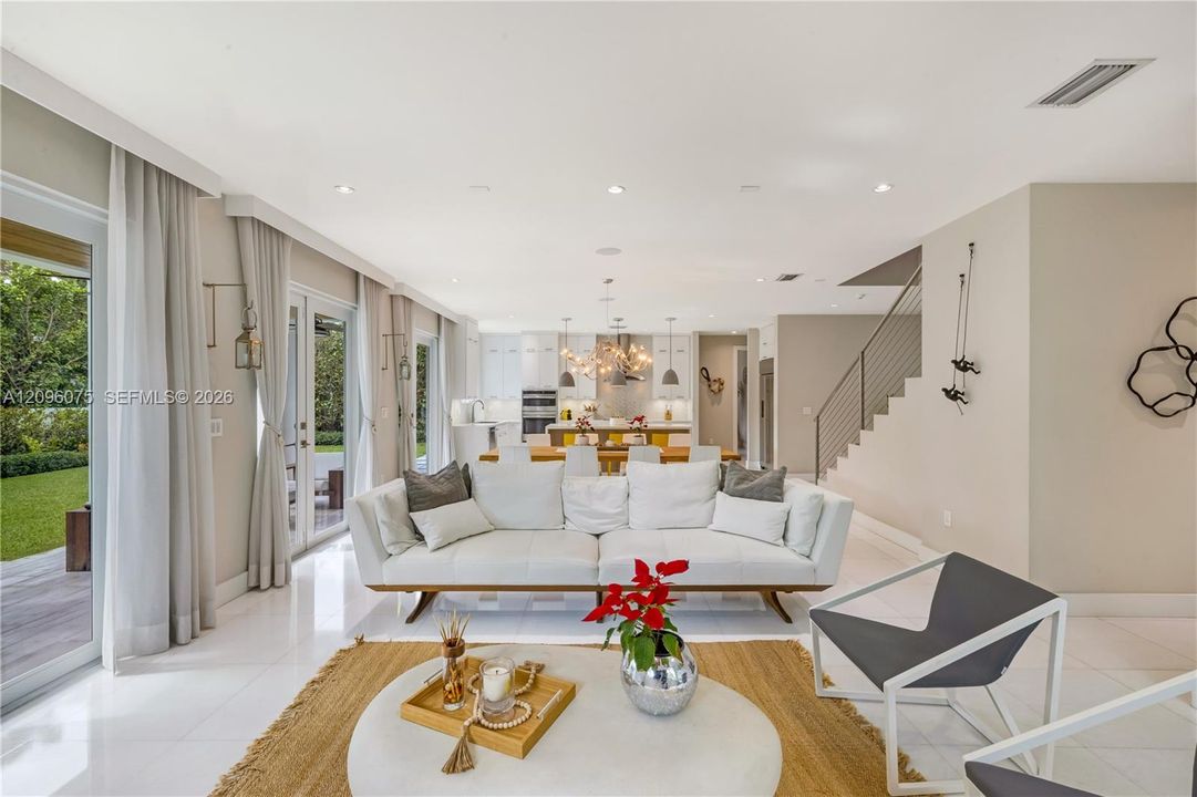 En Venta: $3,198,000 (5 camas, 4 baños, 3726 Pies cuadrados)