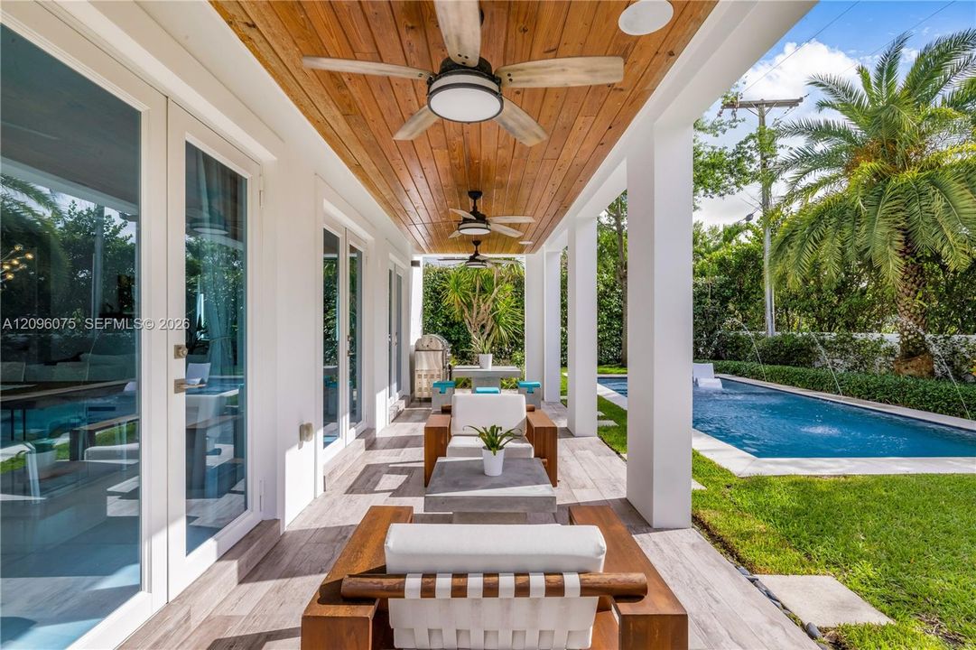 En Venta: $3,198,000 (5 camas, 4 baños, 3726 Pies cuadrados)