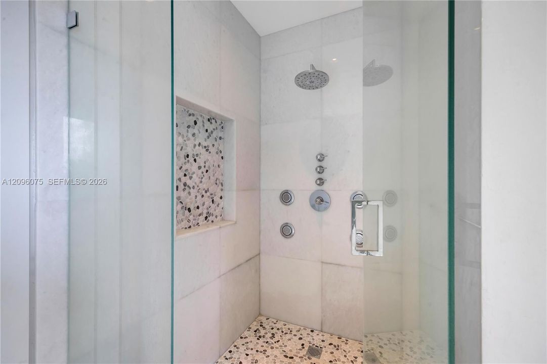 En Venta: $3,198,000 (5 camas, 4 baños, 3726 Pies cuadrados)