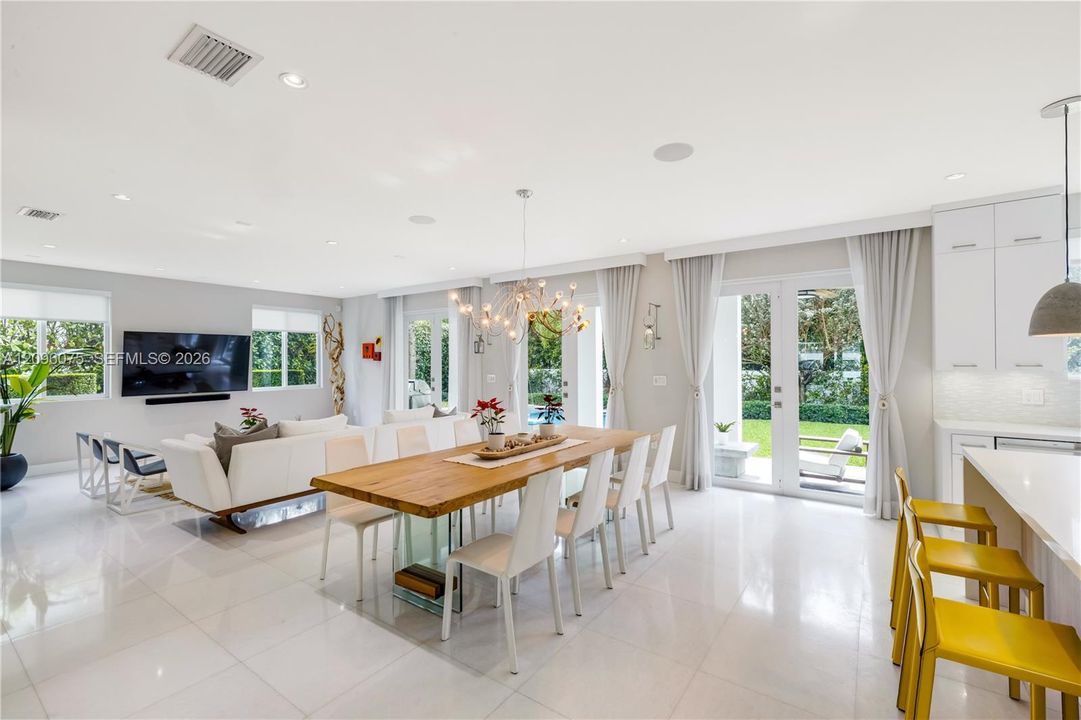 En Venta: $3,198,000 (5 camas, 4 baños, 3726 Pies cuadrados)