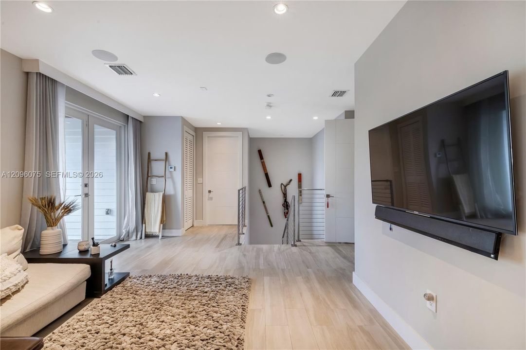 En Venta: $3,198,000 (5 camas, 4 baños, 3726 Pies cuadrados)