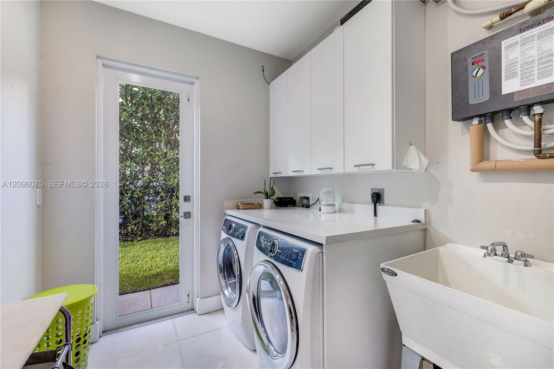 En Venta: $3,198,000 (5 camas, 4 baños, 3726 Pies cuadrados)