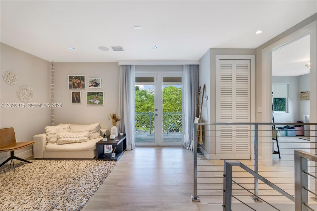 En Venta: $3,198,000 (5 camas, 4 baños, 3726 Pies cuadrados)