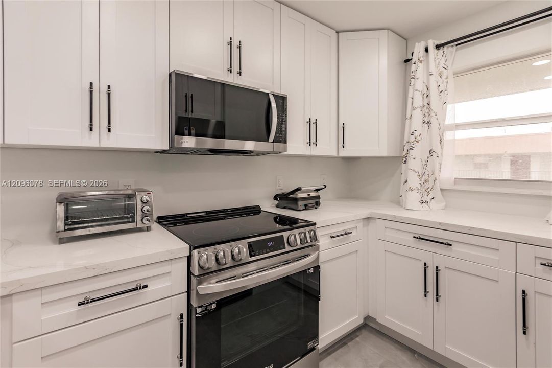 For Rent: $2,500 (2 beds, 2 baths, 1000 Square Feet)