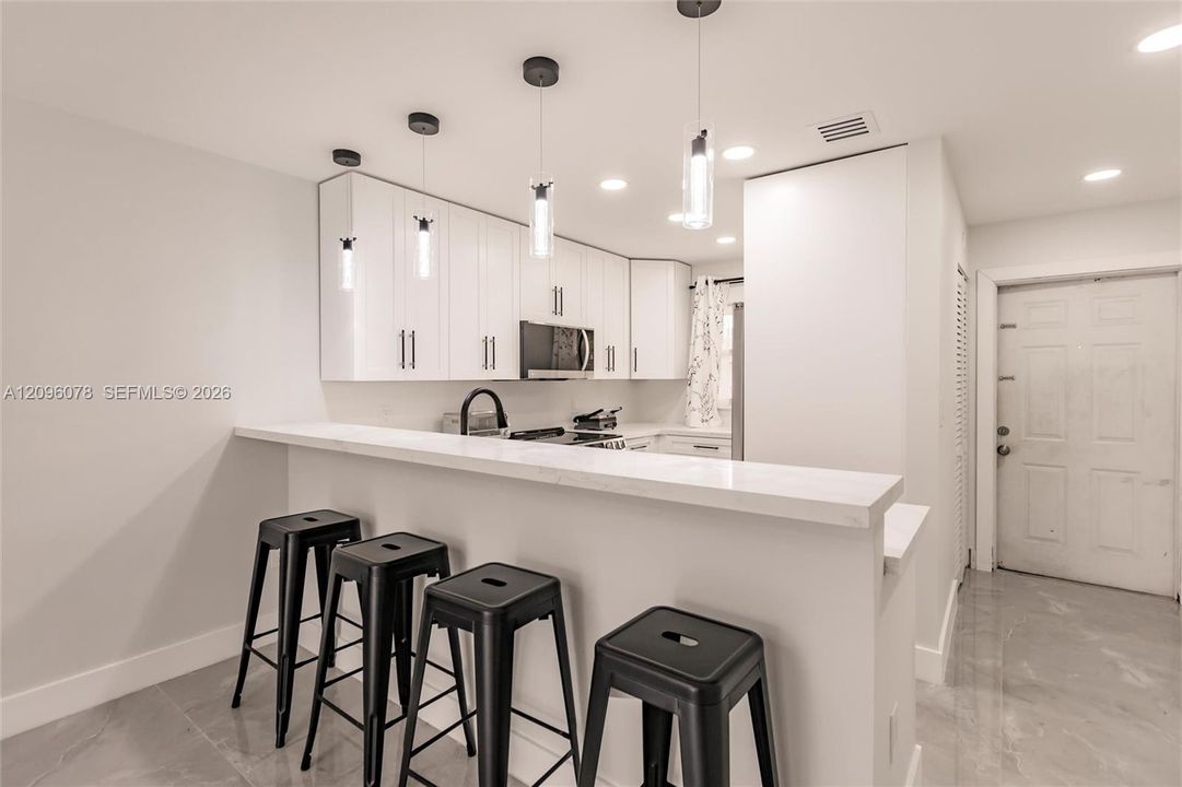 For Rent: $2,500 (2 beds, 2 baths, 1000 Square Feet)
