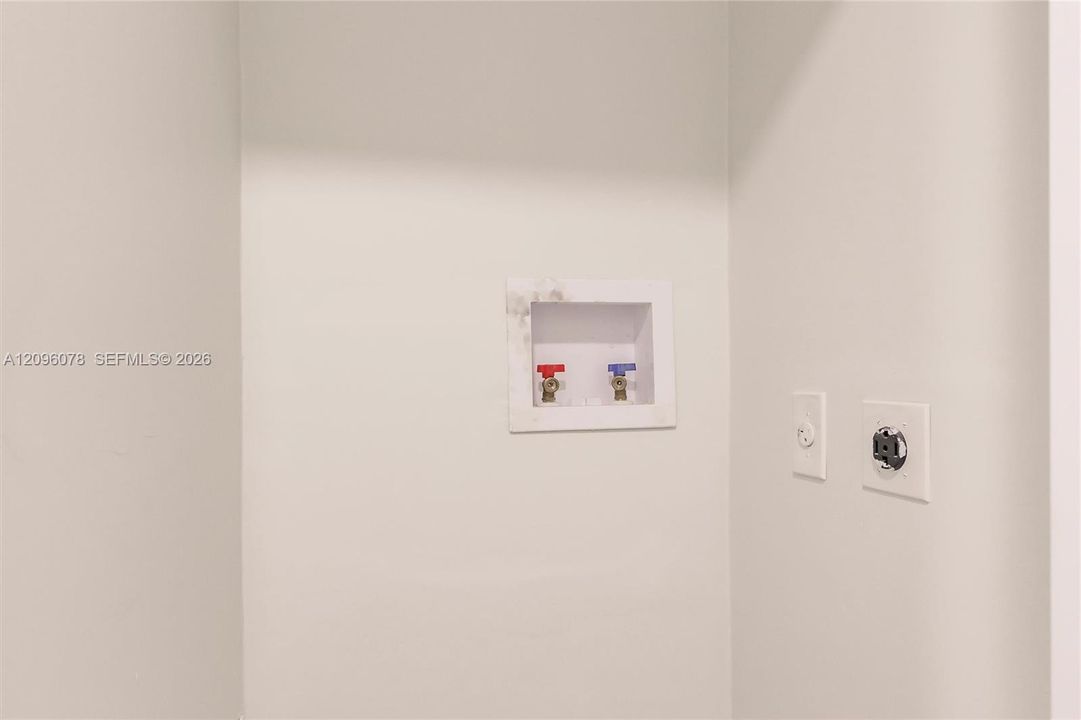 For Rent: $2,500 (2 beds, 2 baths, 1000 Square Feet)