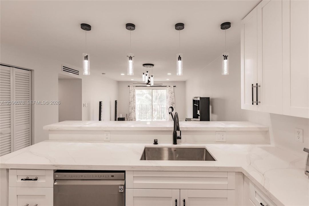 For Rent: $2,500 (2 beds, 2 baths, 1000 Square Feet)