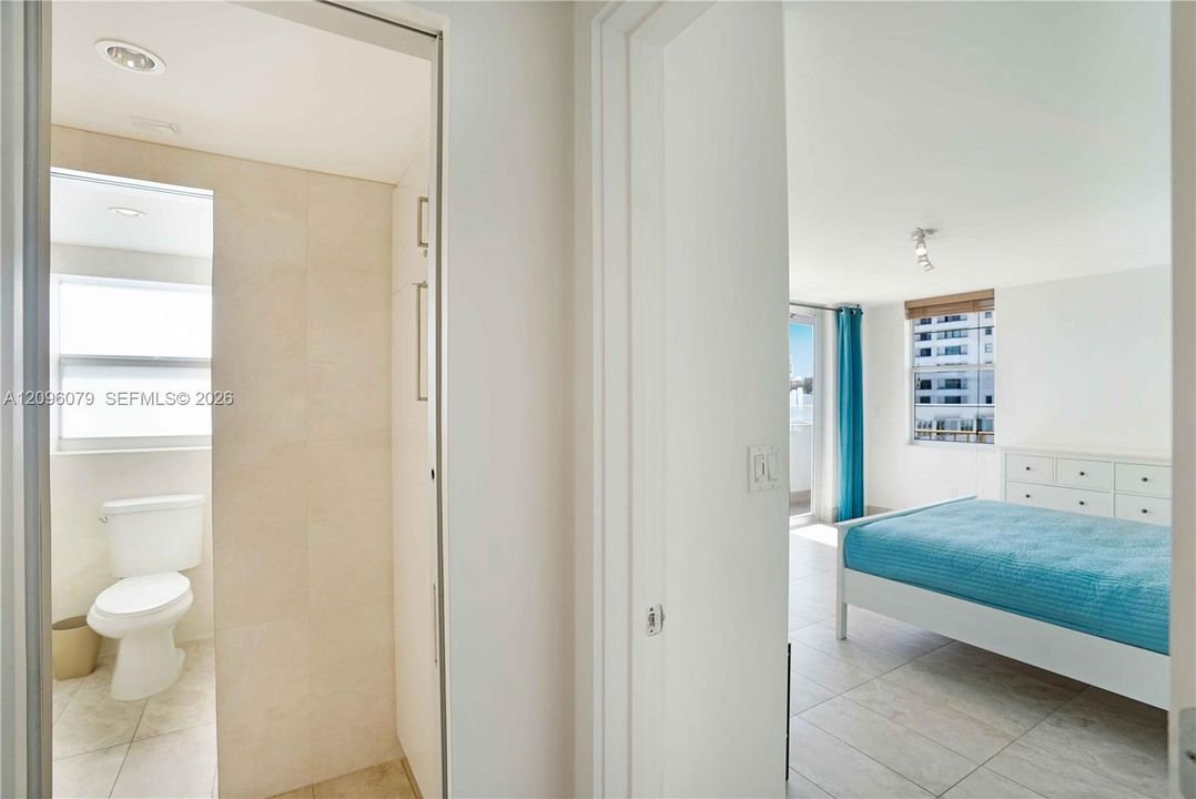 For Sale: $410,000 (1 beds, 1 baths, 845 Square Feet)