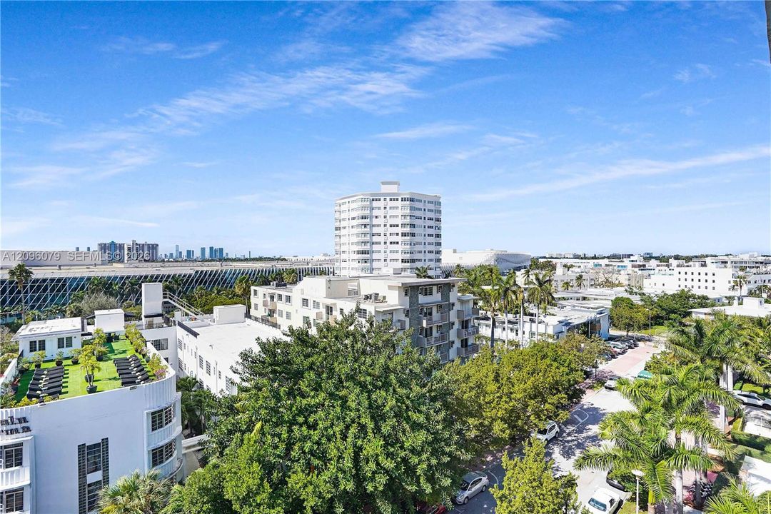 For Sale: $410,000 (1 beds, 1 baths, 845 Square Feet)