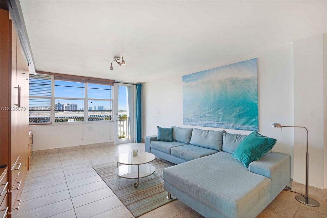 For Sale: $410,000 (1 beds, 1 baths, 845 Square Feet)