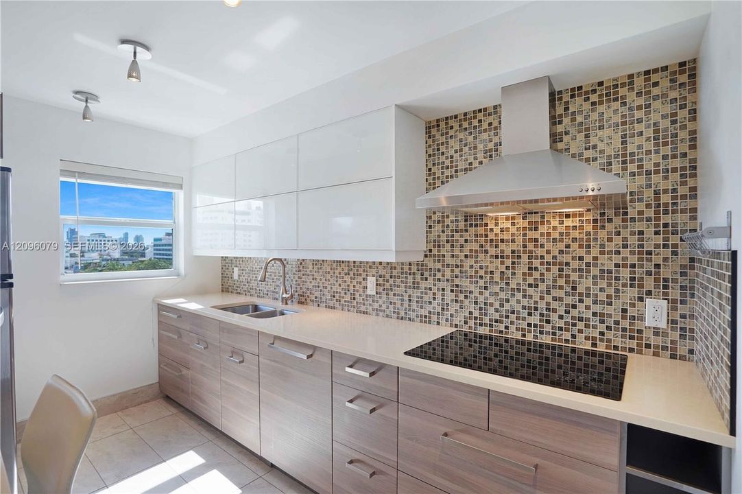 For Sale: $410,000 (1 beds, 1 baths, 845 Square Feet)