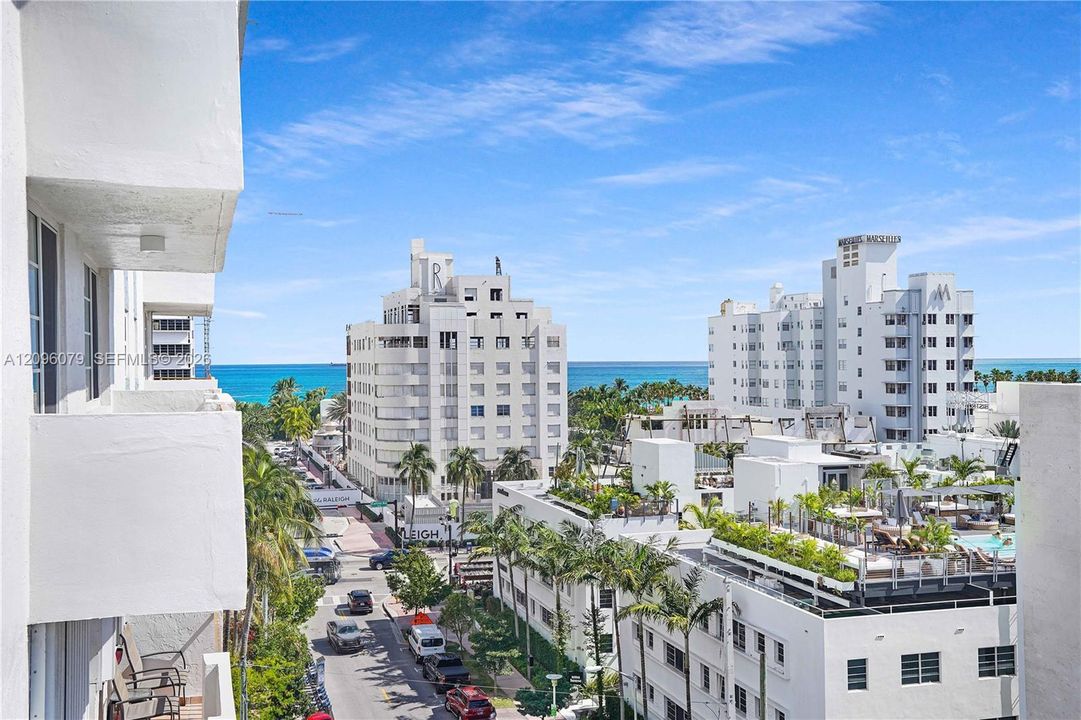 For Sale: $410,000 (1 beds, 1 baths, 845 Square Feet)