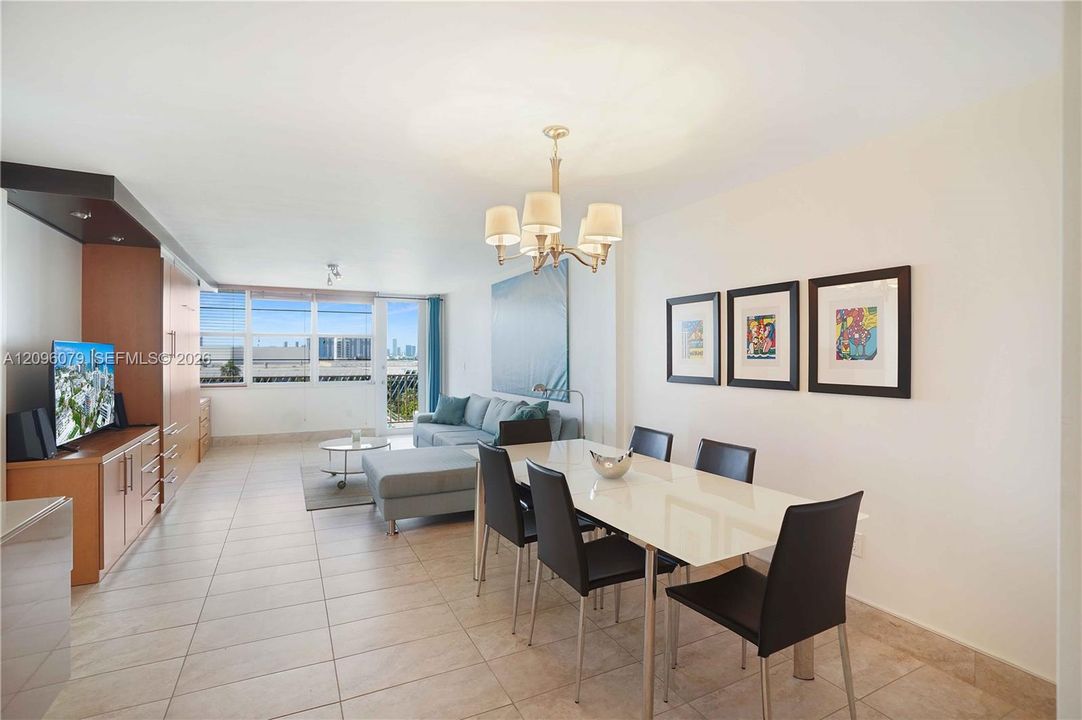 For Sale: $410,000 (1 beds, 1 baths, 845 Square Feet)