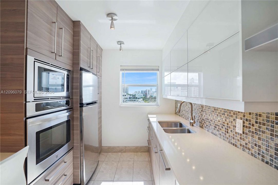 For Sale: $410,000 (1 beds, 1 baths, 845 Square Feet)