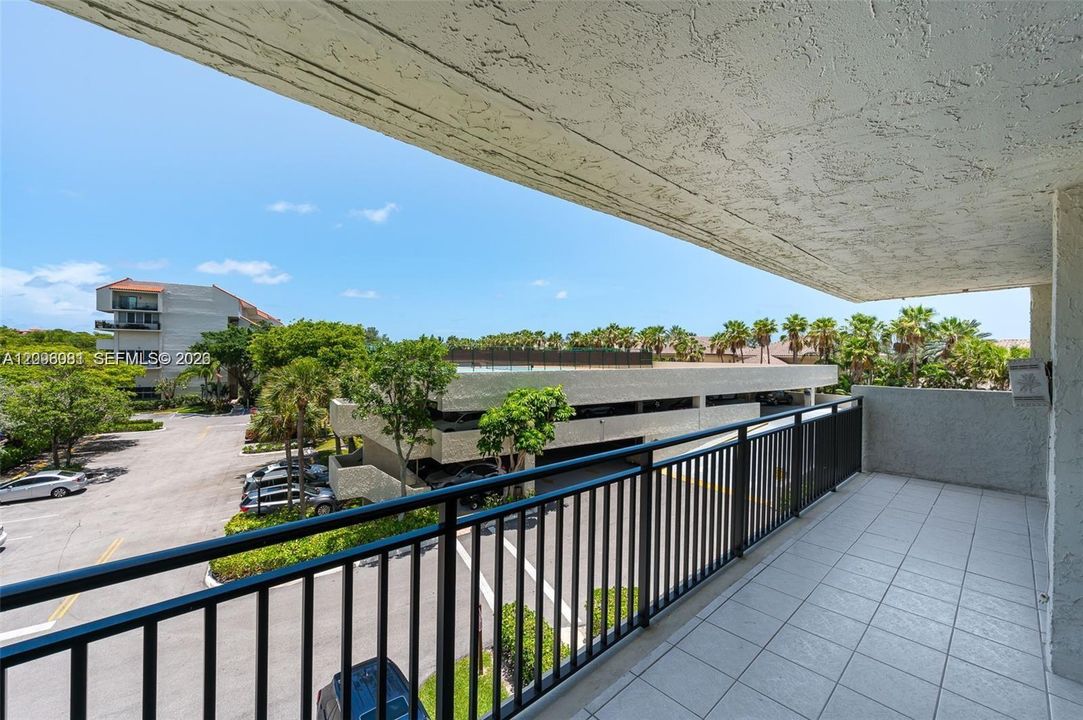 En Venta: $1,150,000 (3 camas, 3 baños, 1868 Pies cuadrados)