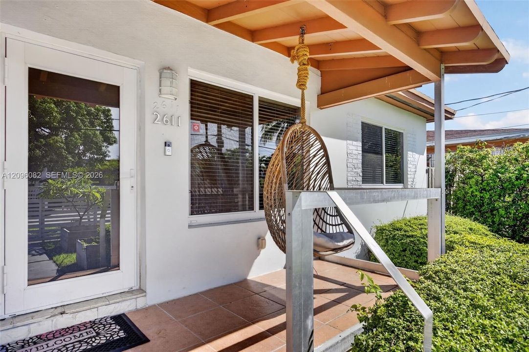 For Sale: $1,350,000 (3 beds, 2 baths, 1355 Square Feet)