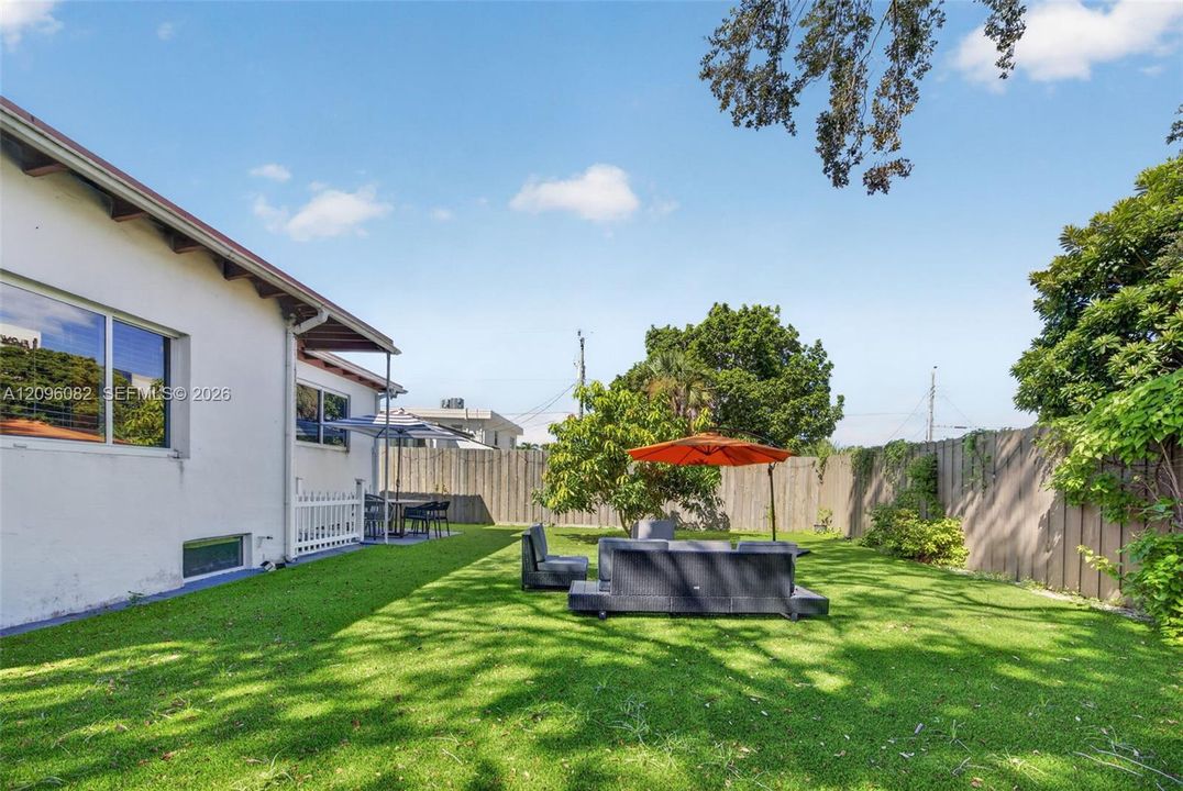 For Sale: $1,350,000 (3 beds, 2 baths, 1355 Square Feet)