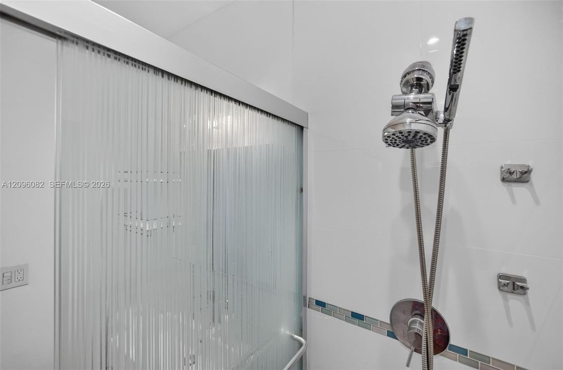 For Sale: $1,350,000 (3 beds, 2 baths, 1355 Square Feet)