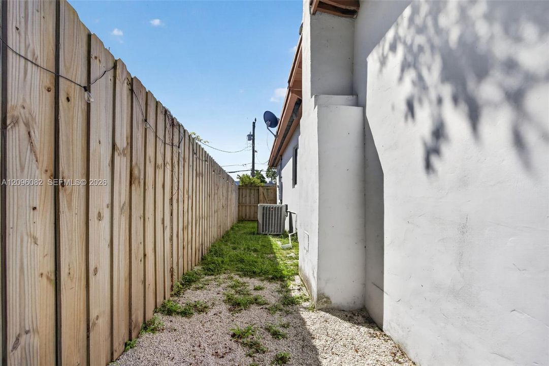 For Sale: $1,350,000 (3 beds, 2 baths, 1355 Square Feet)