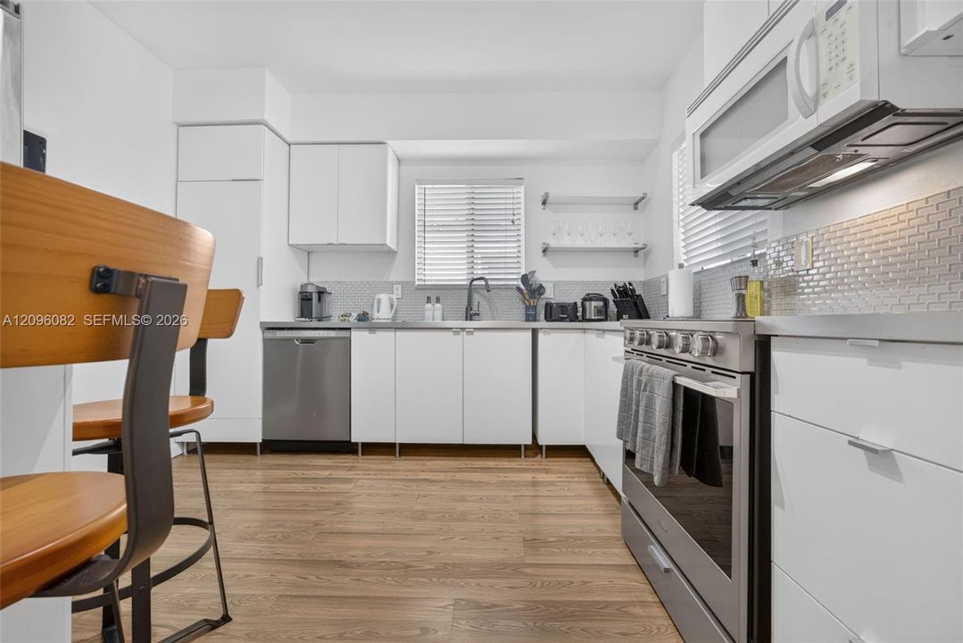 For Sale: $1,350,000 (3 beds, 2 baths, 1355 Square Feet)
