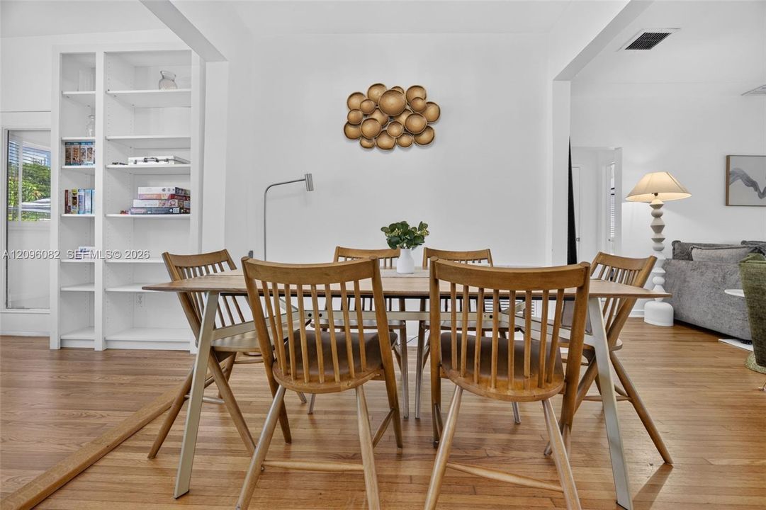 For Sale: $1,350,000 (3 beds, 2 baths, 1355 Square Feet)