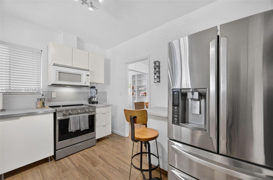 For Sale: $1,350,000 (3 beds, 2 baths, 1355 Square Feet)