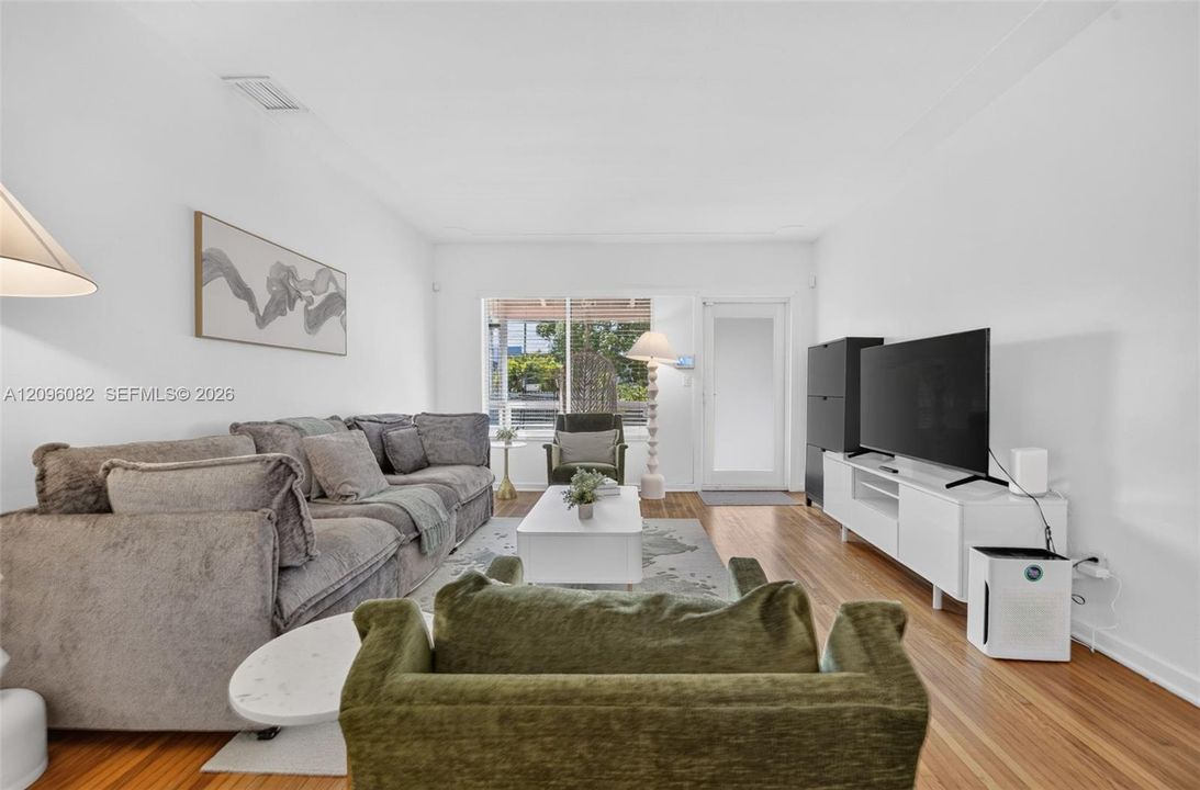 For Sale: $1,350,000 (3 beds, 2 baths, 1355 Square Feet)