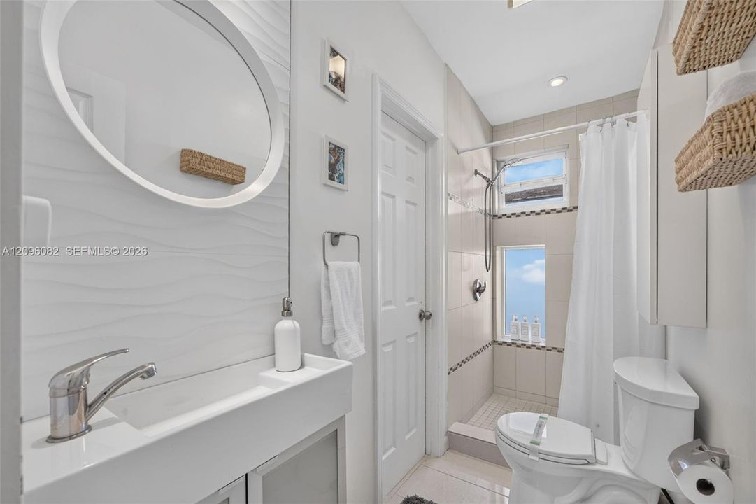 For Sale: $1,350,000 (3 beds, 2 baths, 1355 Square Feet)
