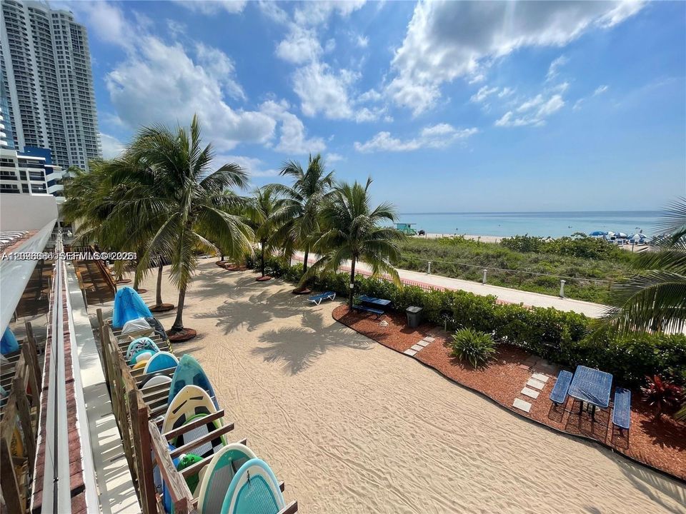 For Sale: $639,000 (2 beds, 2 baths, 1010 Square Feet)