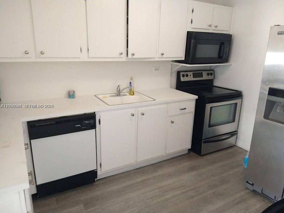 For Sale: $639,000 (2 beds, 2 baths, 1010 Square Feet)