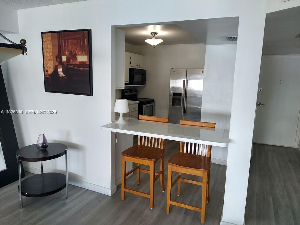 For Sale: $639,000 (2 beds, 2 baths, 1010 Square Feet)