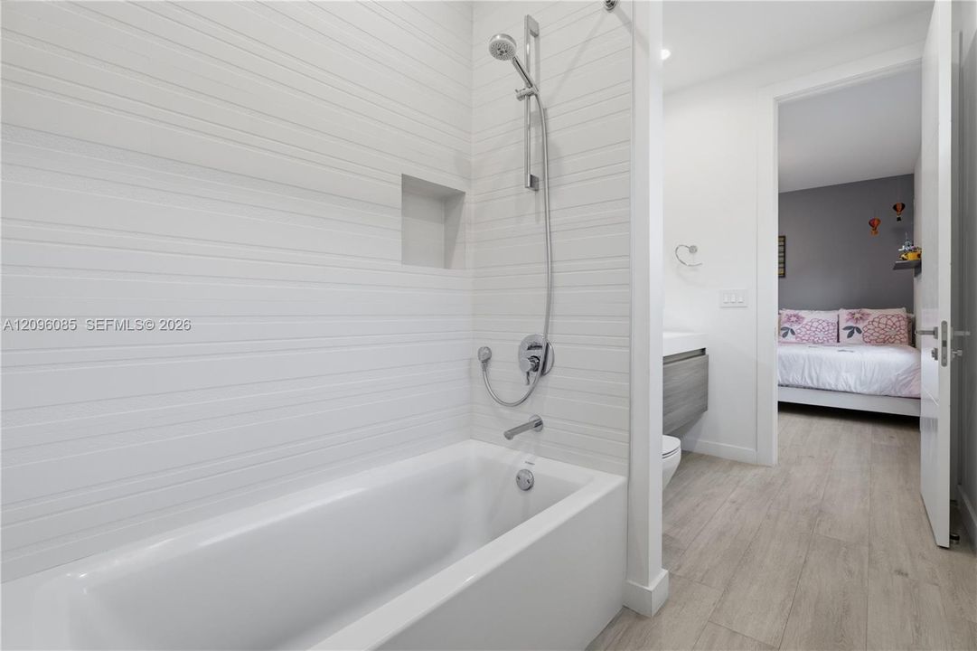 Bathroom (Jack & Jill)