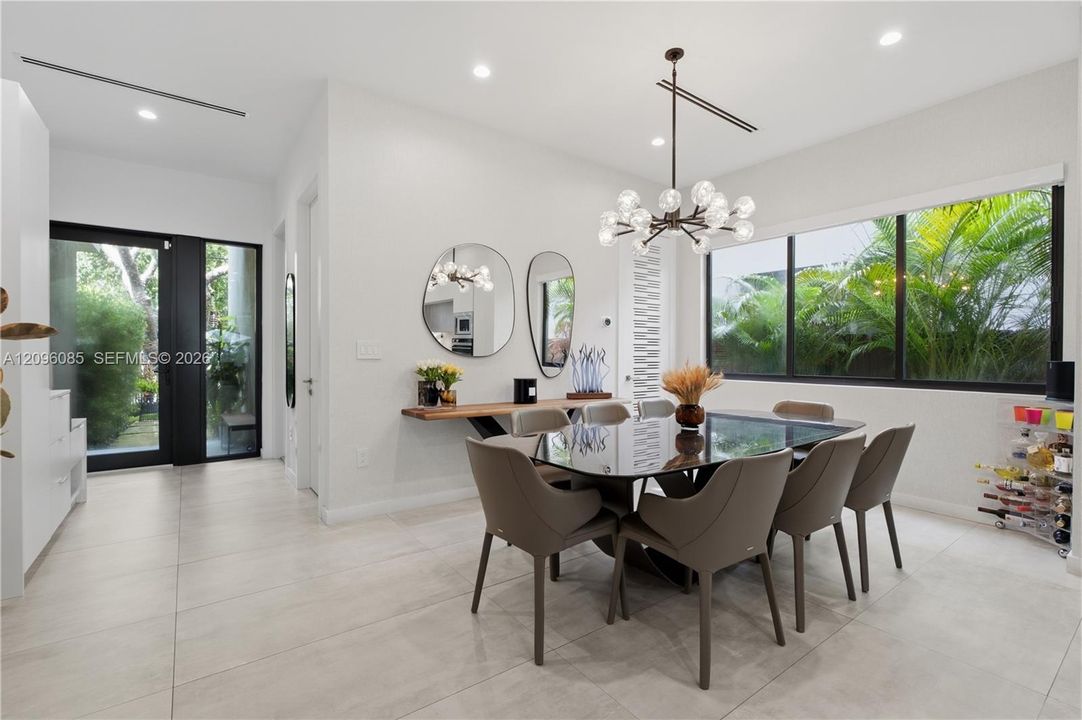 For Sale: $2,995,000 (4 beds, 4 baths, 2924 Square Feet)