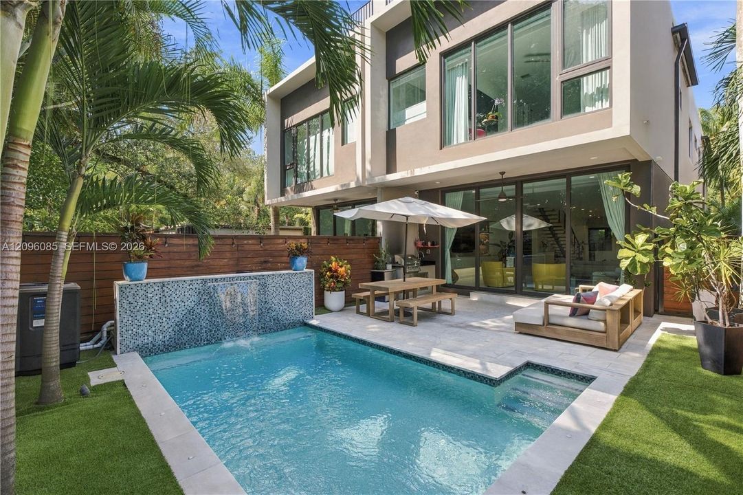 For Sale: $2,995,000 (4 beds, 4 baths, 2924 Square Feet)