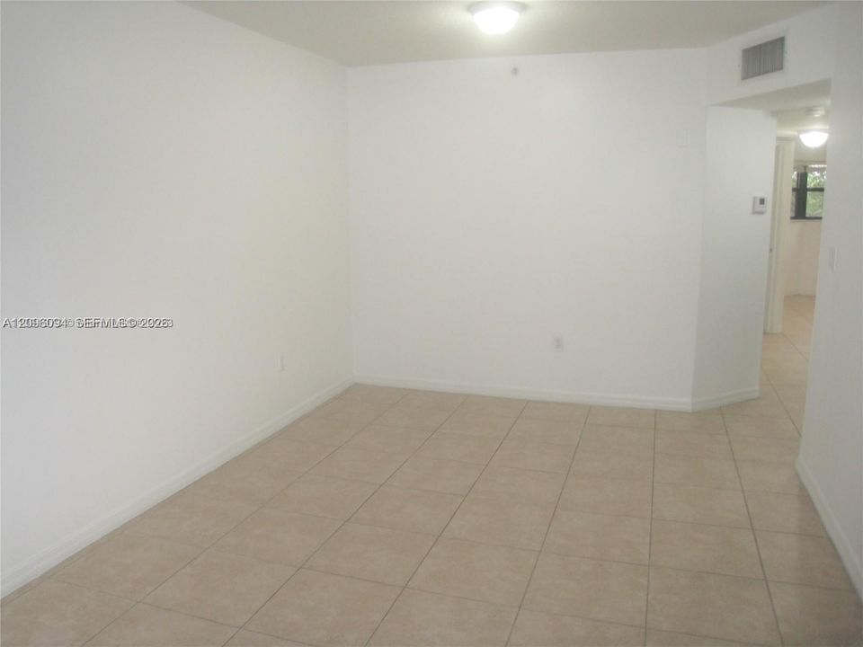 For Sale: $279,000 (2 beds, 2 baths, 817 Square Feet)
