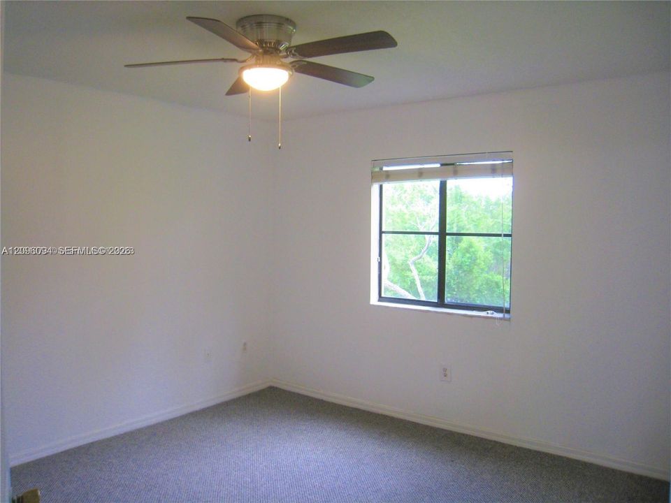 For Sale: $279,000 (2 beds, 2 baths, 817 Square Feet)
