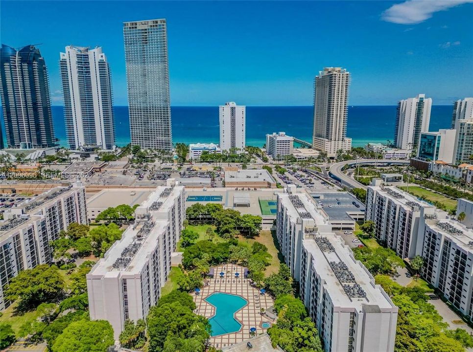 For Rent: $2,100 (1 beds, 1 baths, 767 Square Feet)