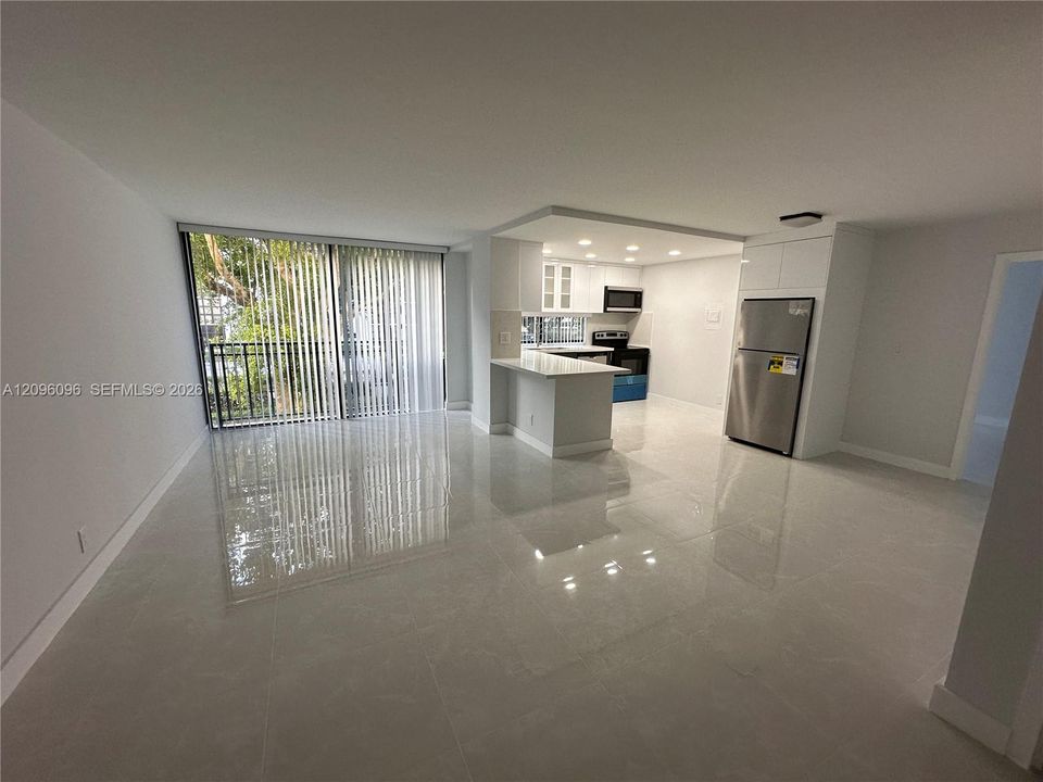 For Rent: $2,100 (1 beds, 1 baths, 767 Square Feet)